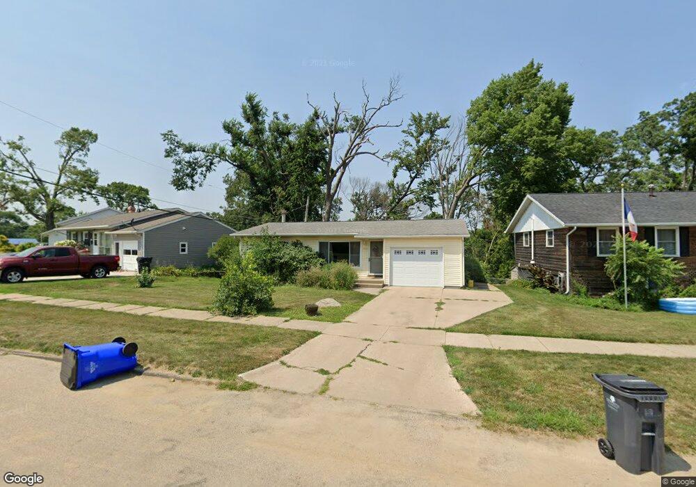 1706 Apache Trail NW, Cedar Rapids, IA 52405 - photo 1