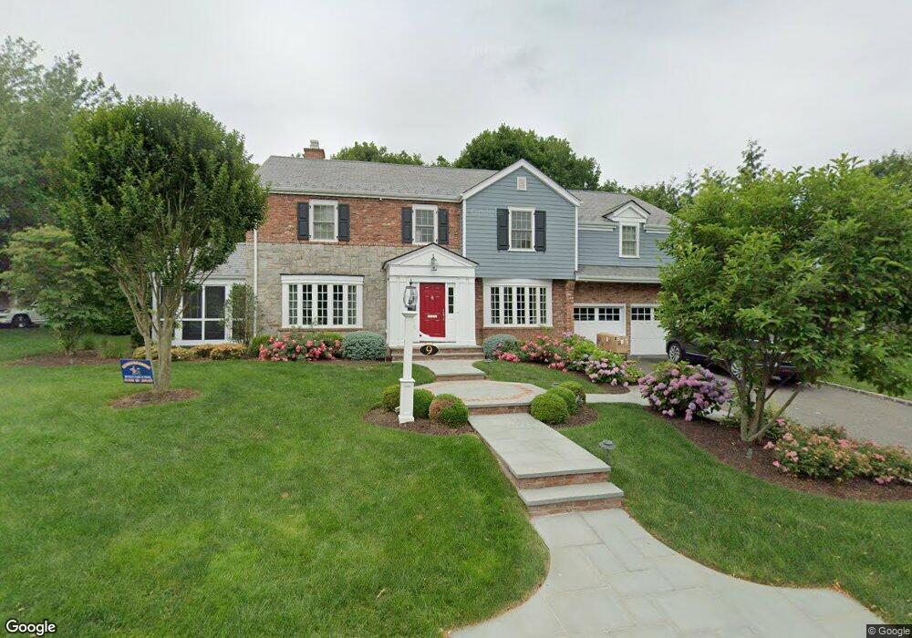 9 Waldo Ln, Manhasset, NY 11030 - photo 1