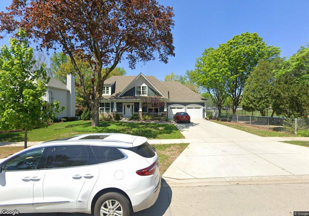 811 E Illinois St, Wheaton, IL 60187 - photo 1