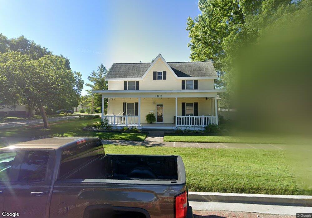 109 E Scott St, Tuscola, IL 61953 - photo 1