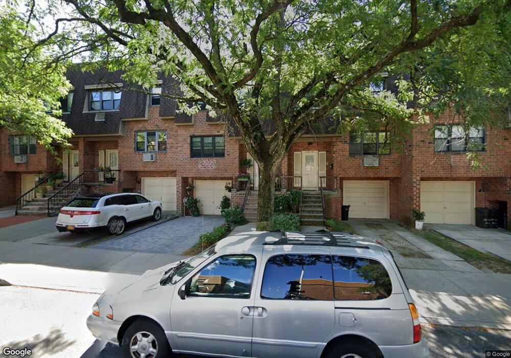 24008 69th Ave unit 48, Little Neck, NY 11362 - photo 1