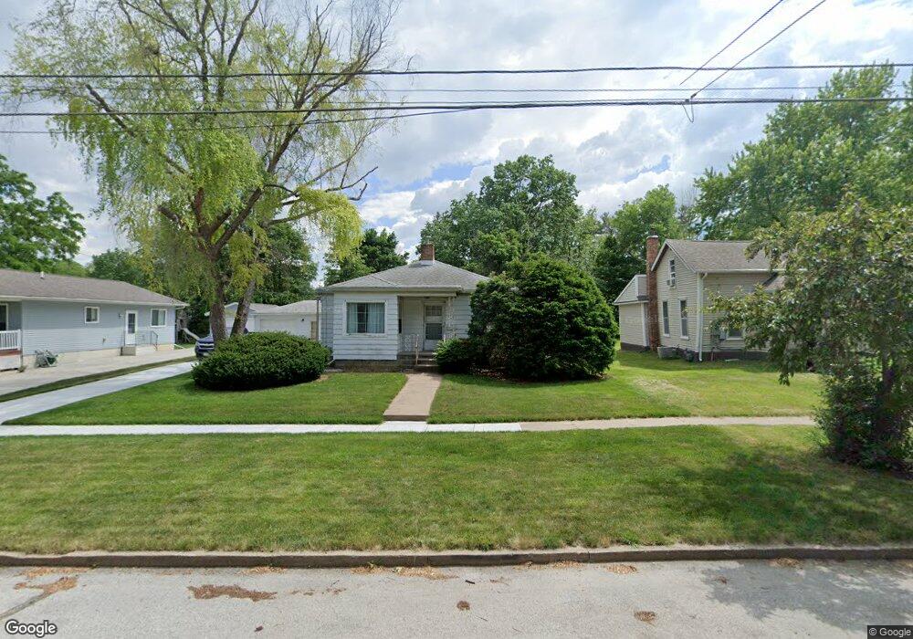 828 W 3rd St, Cedar Falls, IA 50613 - photo 1