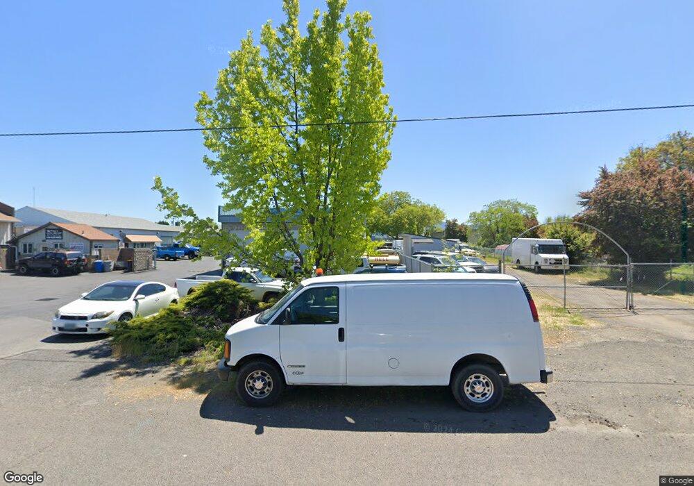 924 Gilman Rd, Medford, OR 97504 - photo 1