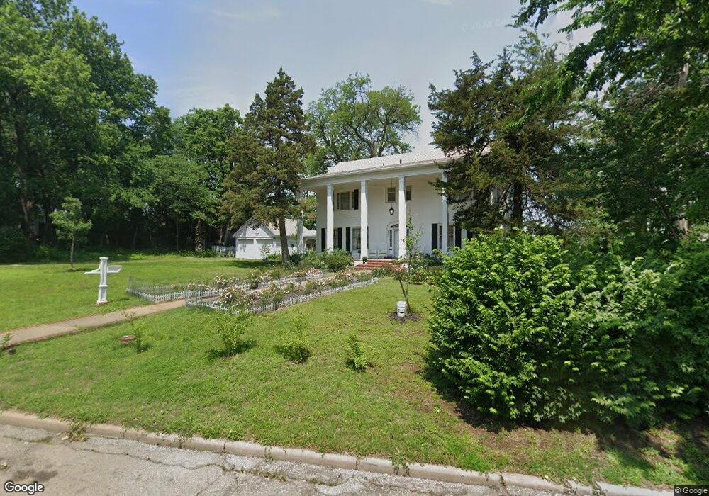 2425 SW Granthurst Ave, Topeka, KS 66611 - photo 1