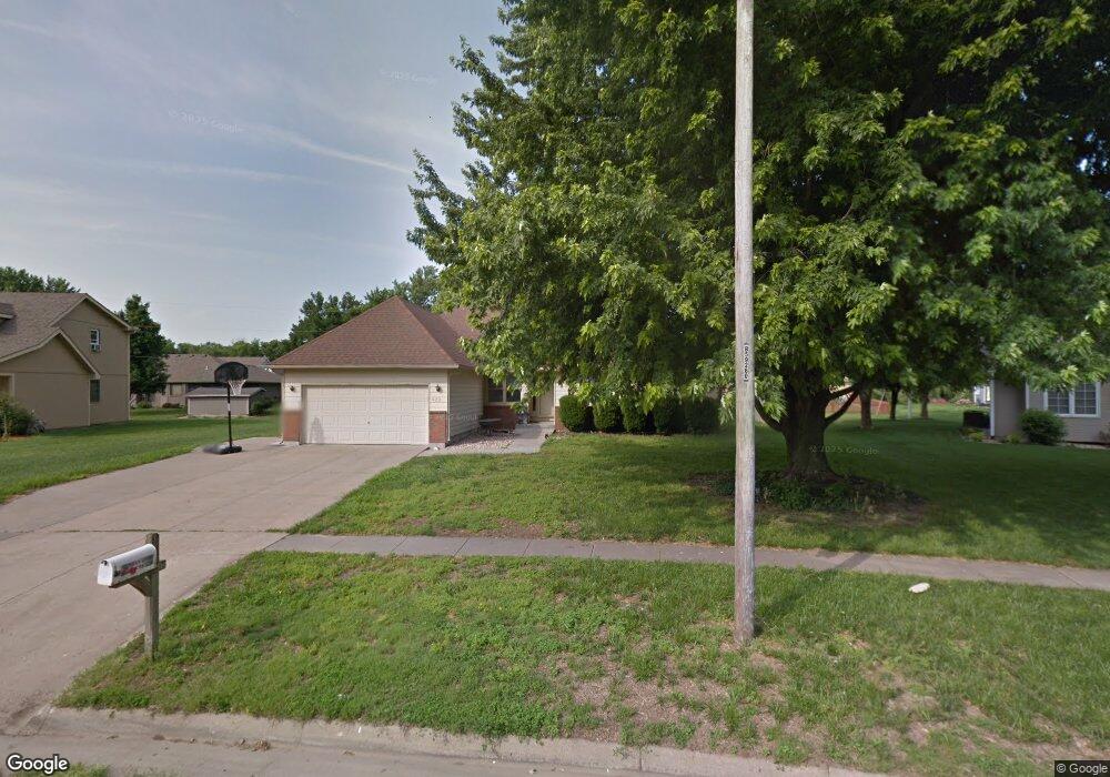 623 Griswold St, Rossville, KS 66533 - photo 1