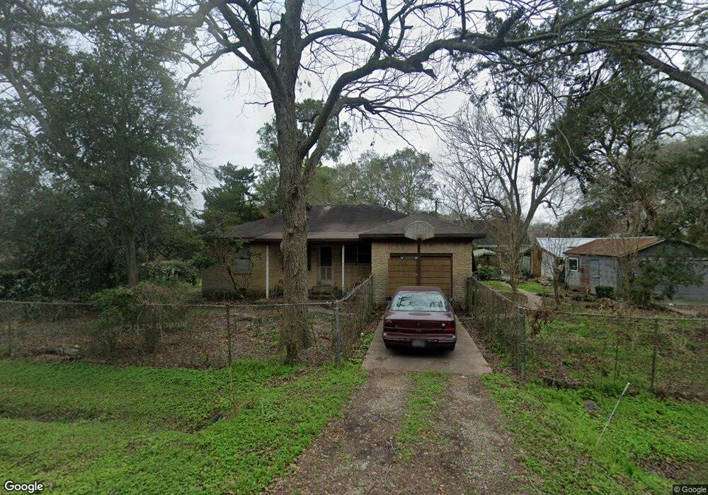 2117 W House St, Alvin, TX 77511 - photo 1