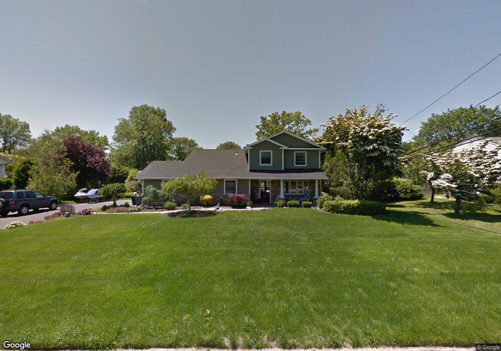 12 Peppermint Rd, ComMacK, NY 11725 - photo 1