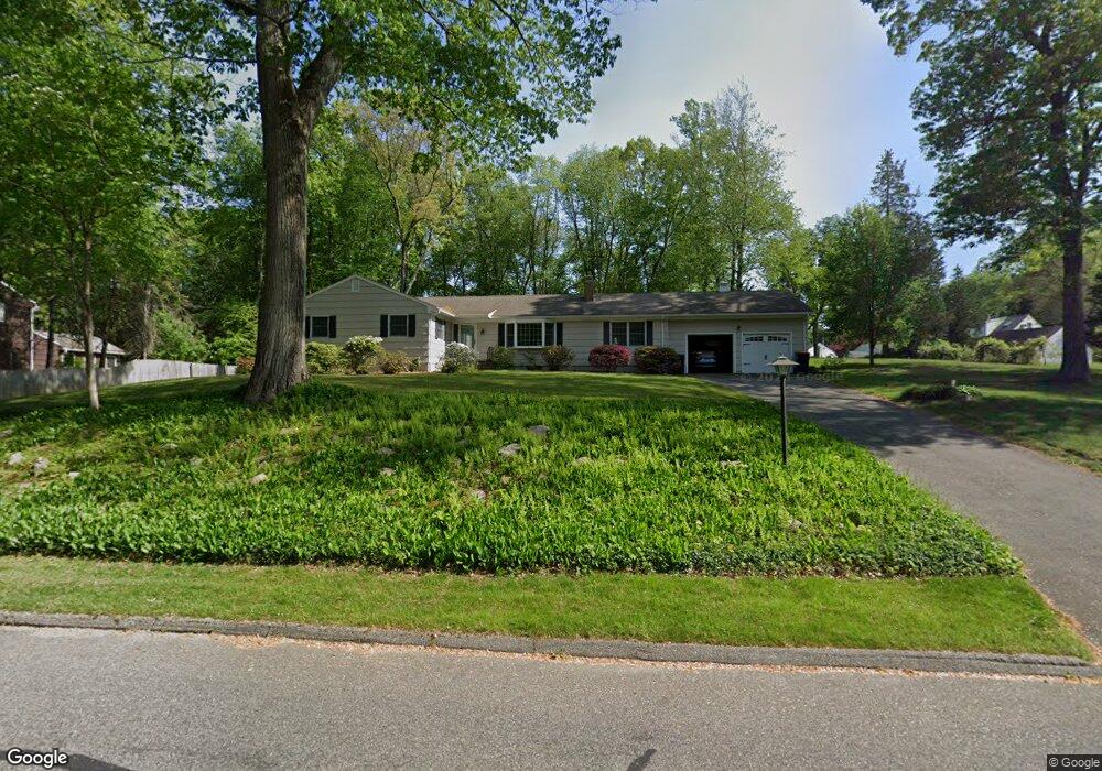 14 Sweetbriar Rd, Trumbull, CT 06611 - photo 1