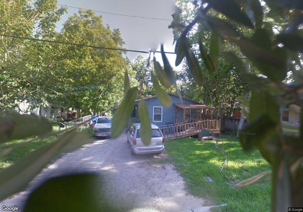 221 W Jordan St, Alvin, TX 77511 - photo 1