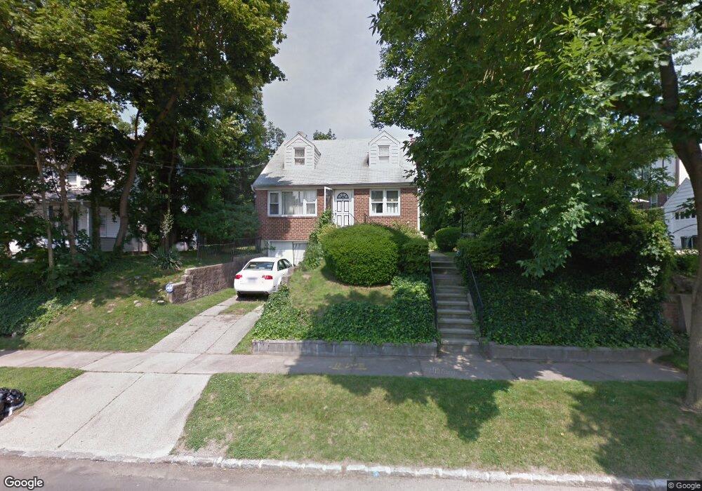 13 Maple Grove St, Great Neck, NY 11023 - photo 1