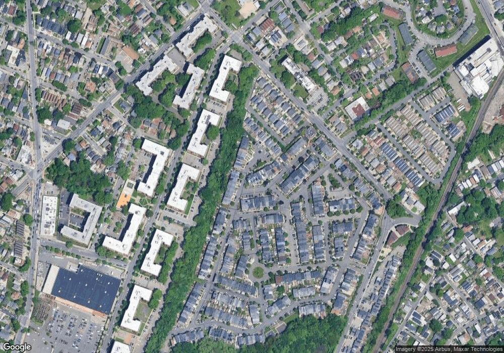 33 Long Pond Ln, Staten Island, NY 10304 - photo 1