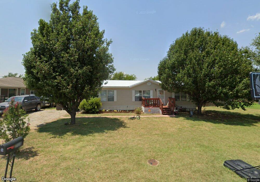 208 Candlewood Cir, Gainesville, TX 76240 - photo 1