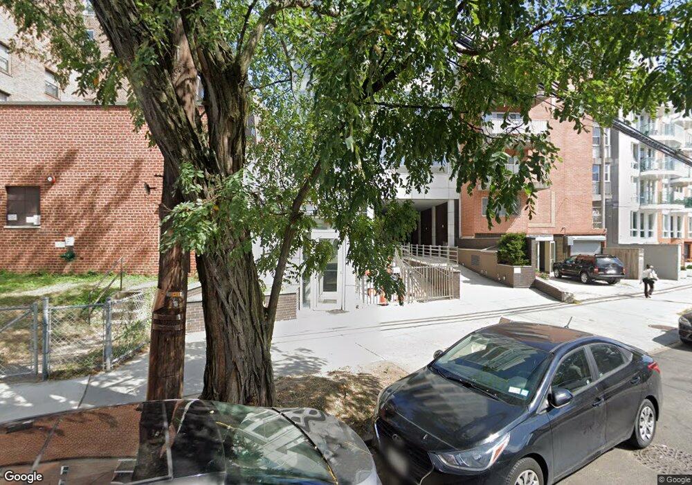 4205 Parsons Blvd unit C5, Flushing, NY 11355 - photo 1