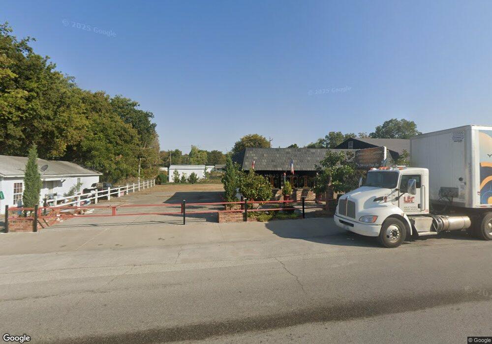 209 E Main St, Locust Grove, OK 74352 - photo 1