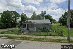 714 E 5th St, Carthage, MO 64836