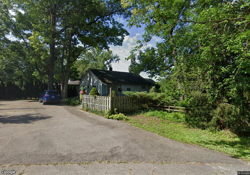 2010 Cross Lake Dr, West Bloomfield, MI 48324 - photo 1