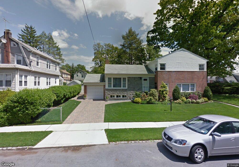 27-41 165th St unit rear, Flushing, NY 11358 - photo 1