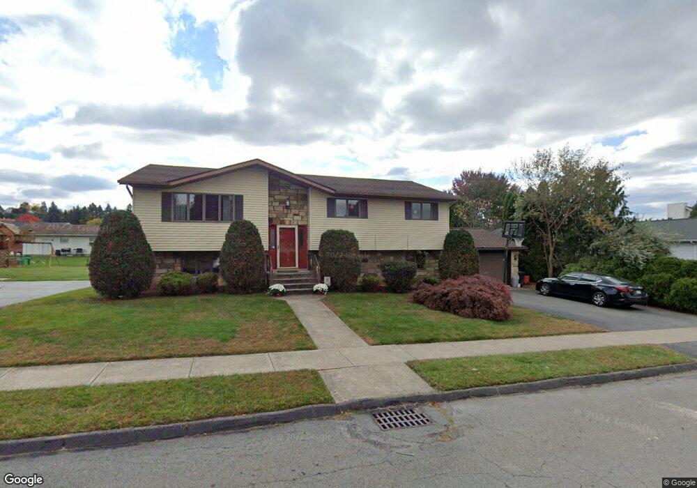 134 Swinick Dr, Dunmore, PA 18512 - photo 1