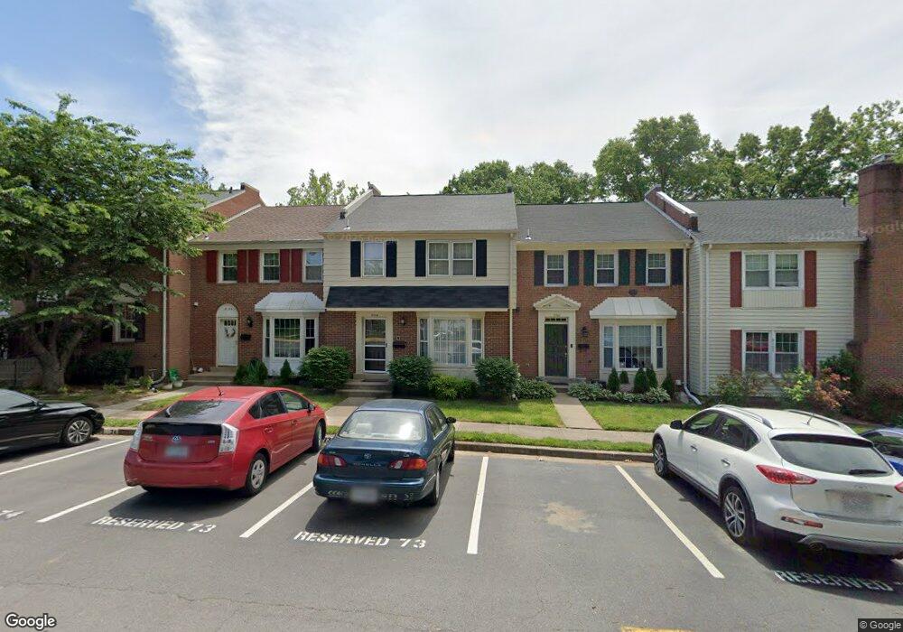 8104 Sleepy View Ln, Springfield, VA 22153 - photo 1