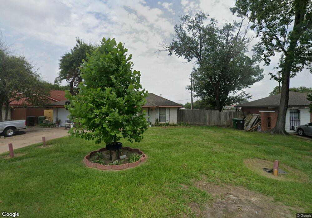 8710 Rutherford Ln, Houston, TX 77088 - photo 1