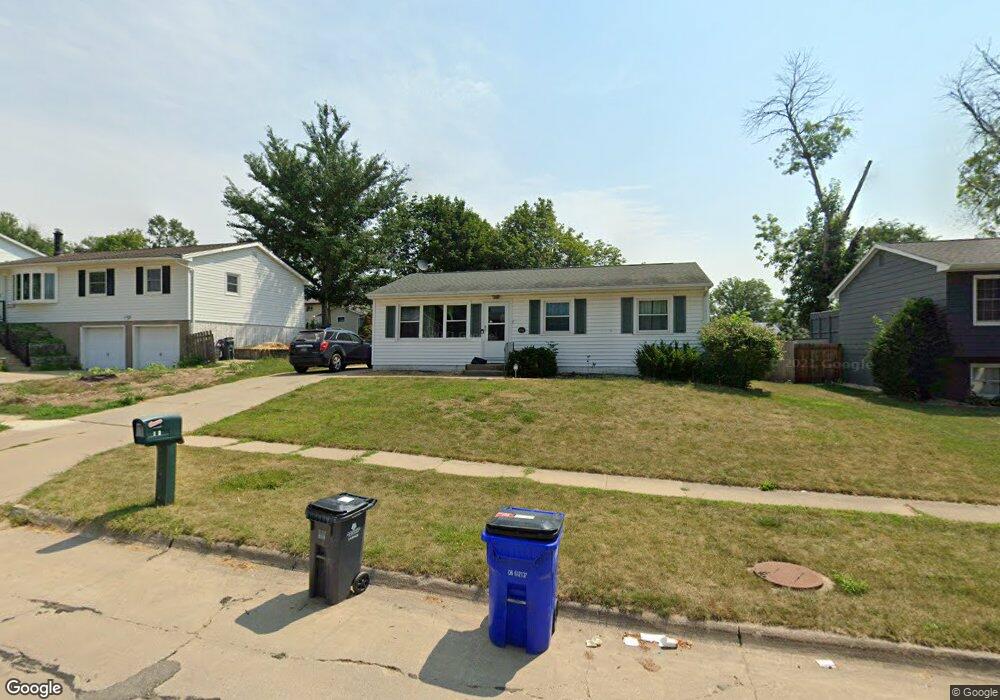 1625 Southview Dr NW, Cedar Rapids, IA 52405 - photo 1