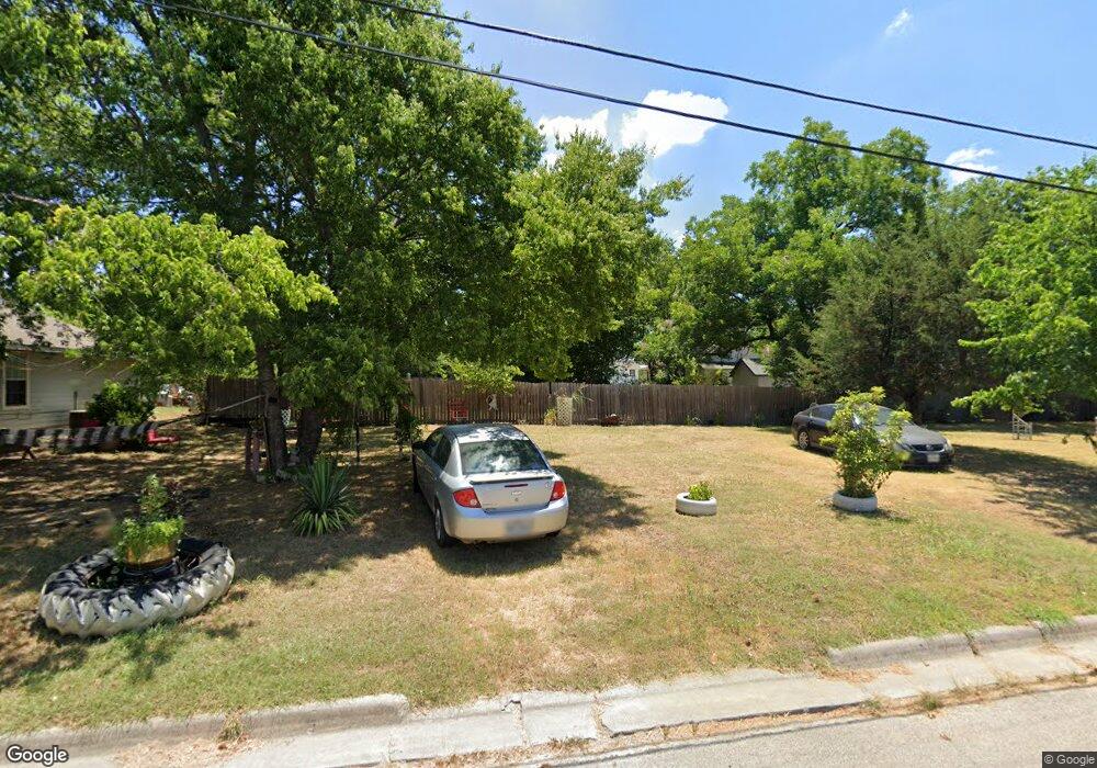 715 Harvey St, Gainesville, TX 76240 - photo 1