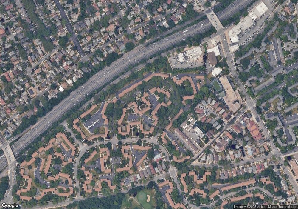 57-52 246th Crescent unit Lower, Little Neck, NY 11362 - photo 1