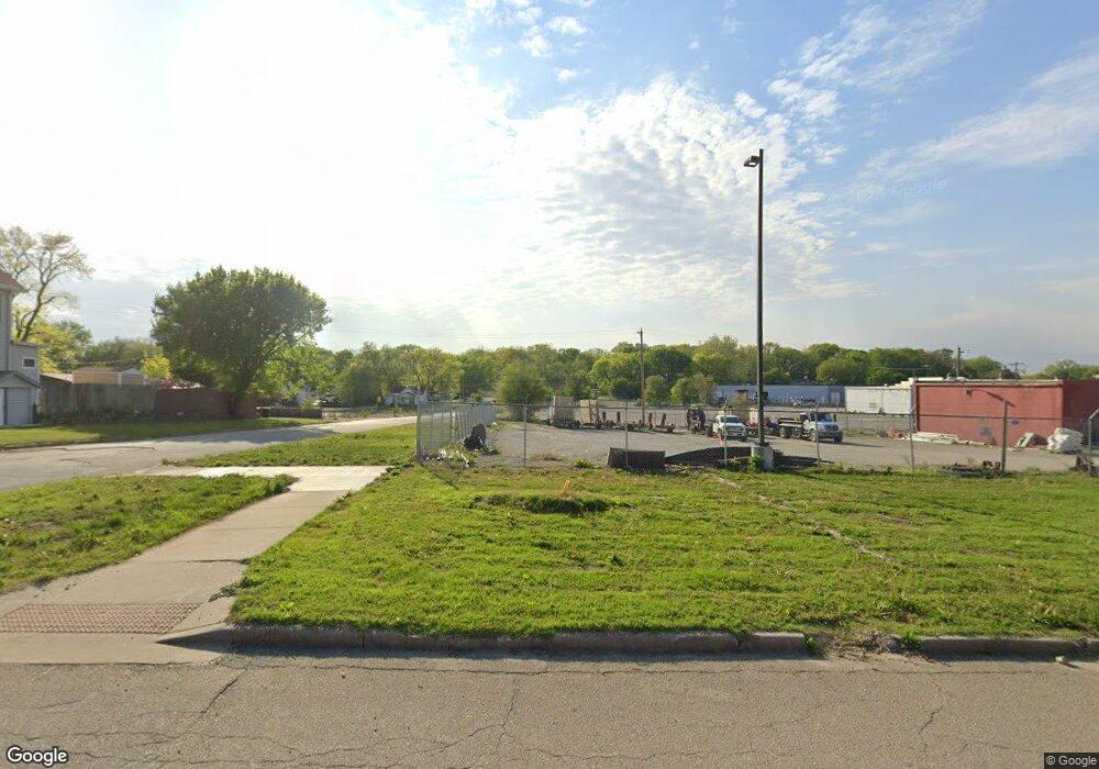 135 SW Tyler St, Topeka, KS 66603 - photo 1