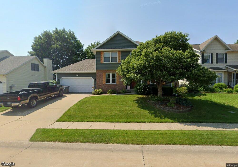2431 W 61st St, Davenport, IA 52806 - photo 1