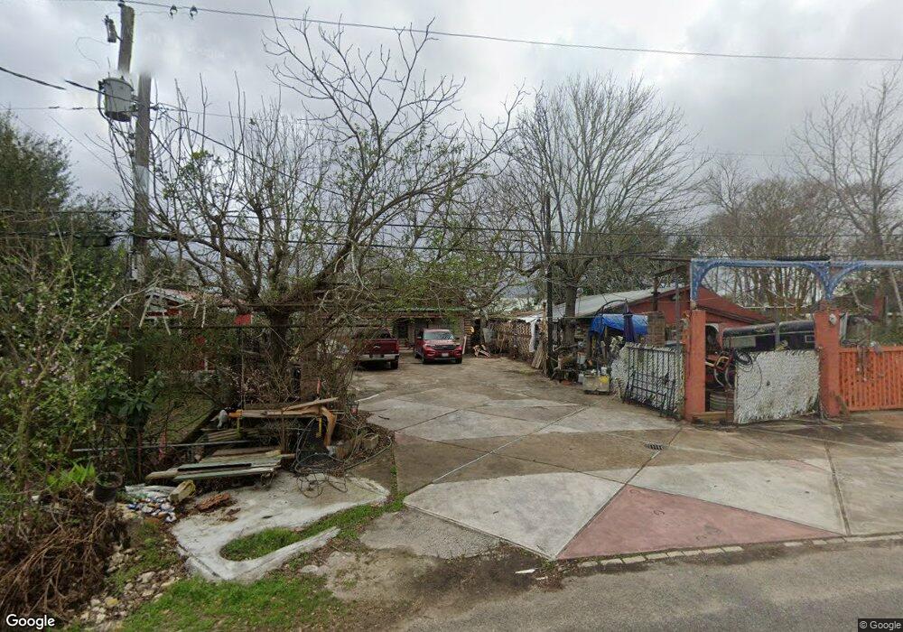 304 Lulac St, Alvin, TX 77511 - photo 1