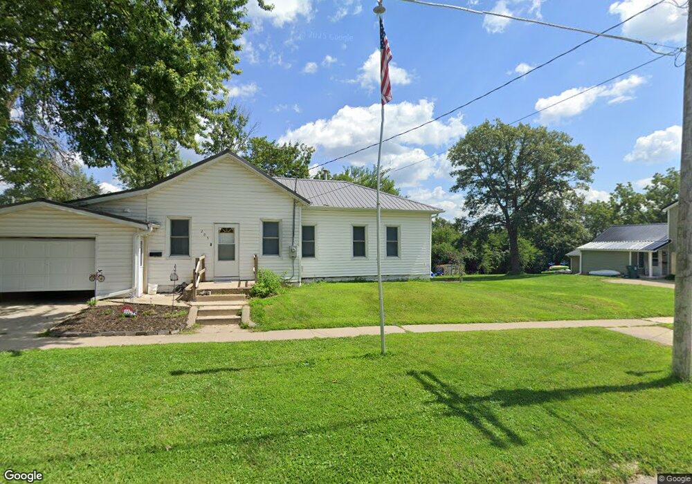 205 S Pine St, West Union, IA 52175 - photo 1