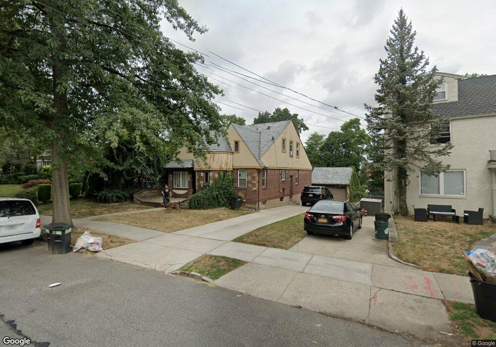 18415 Aberdeen Rd, Jamaica, NY 11432 - photo 1