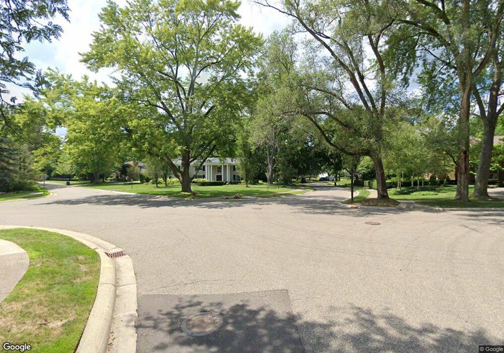 1187 W Glengarry Cir, Bloomfield Hills, MI 48301 - photo 1