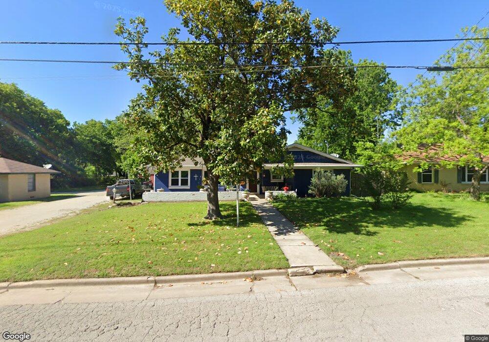 221 E Hird St, Gainesville, TX 76240 - photo 1