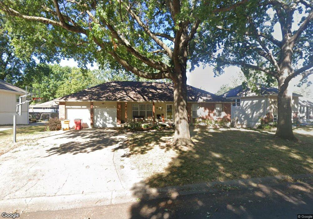 825 NW 12th St, Blue Springs, MO 64015 - photo 1