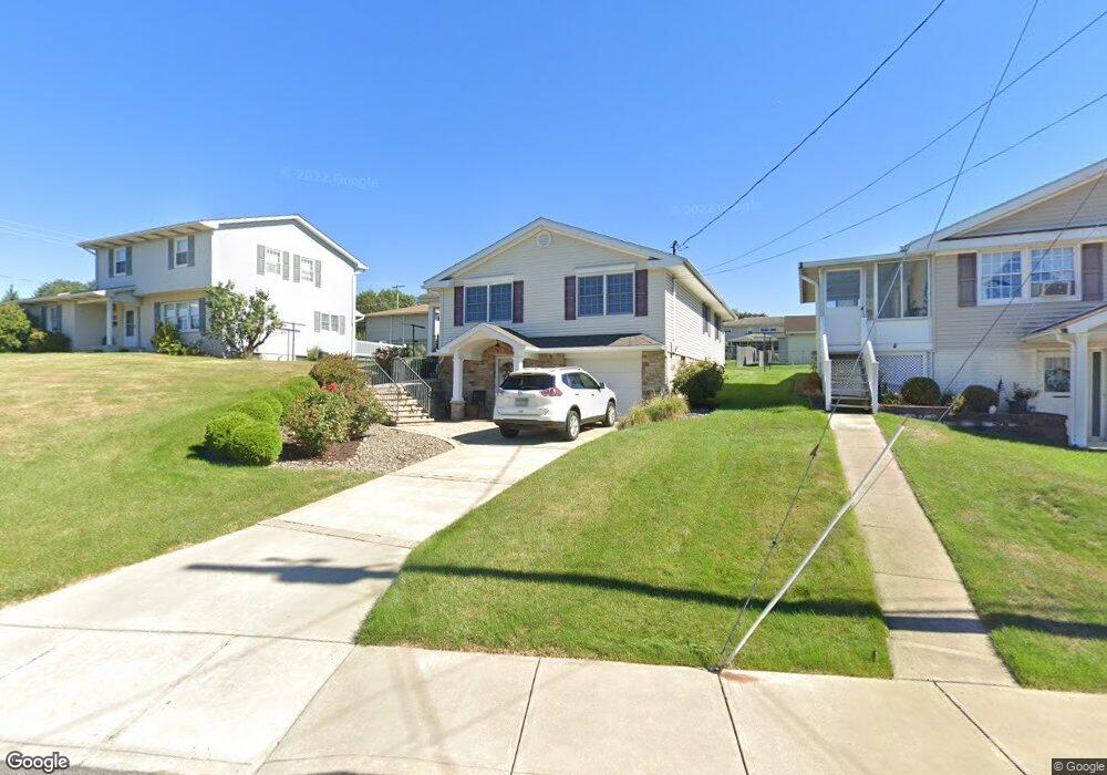 1015 Claire Dr, Taylor, PA 18517 - photo 1