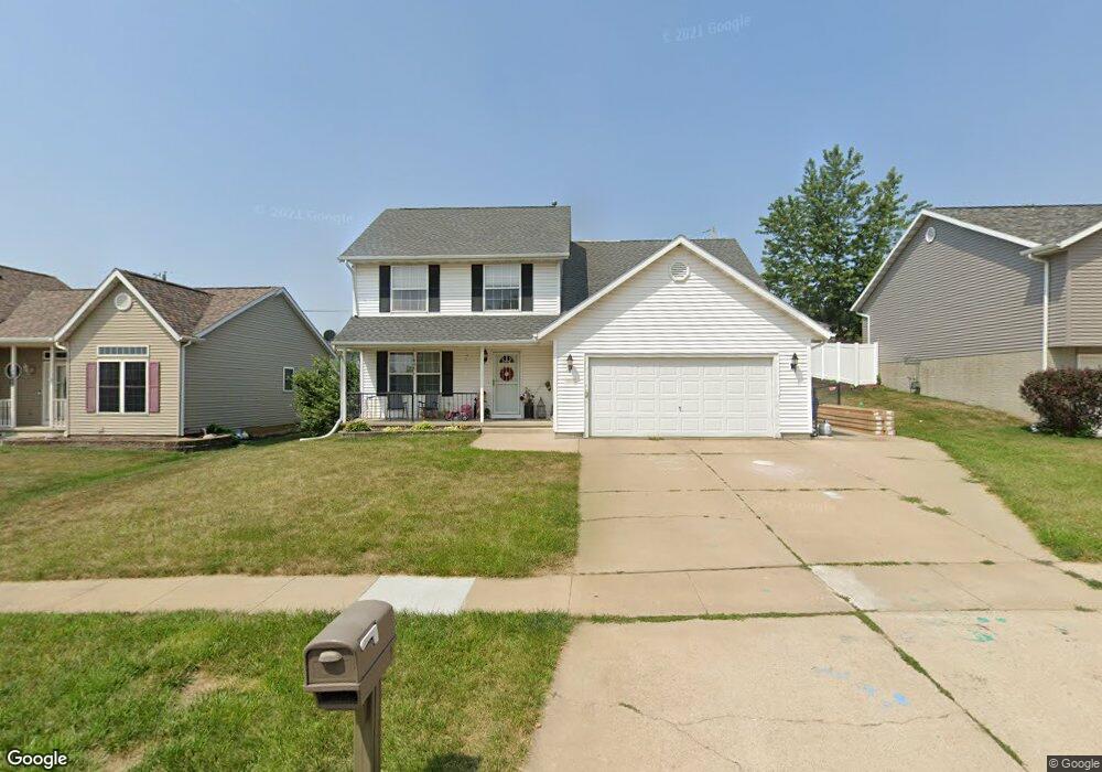 1820 Hamer Dr NW, Cedar Rapids, IA 52405 - photo 1