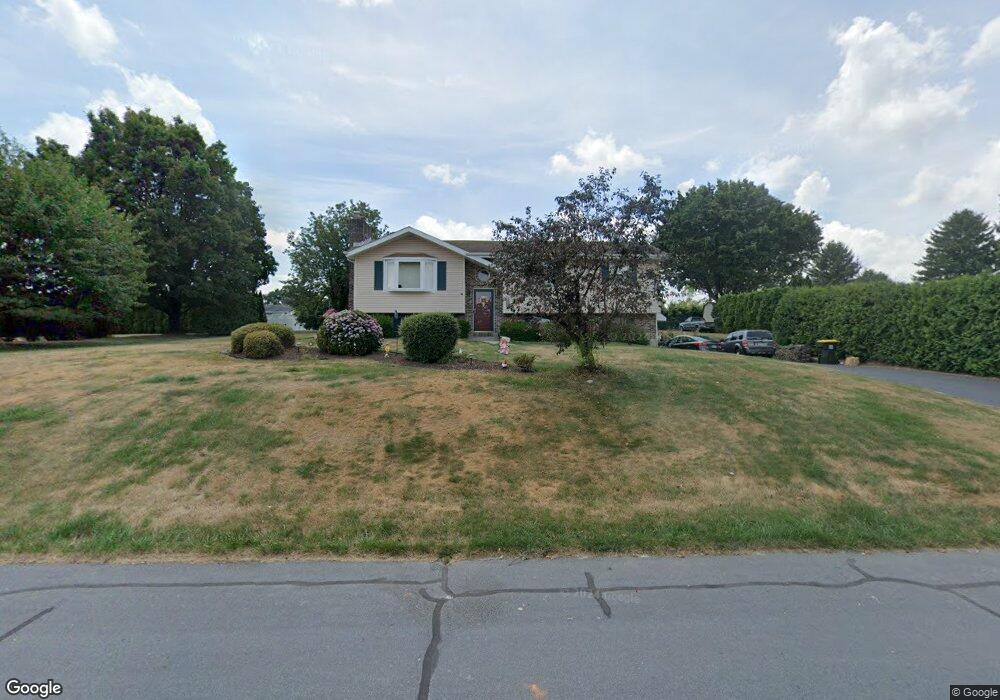 1418 Crest Vu Ln, Coplay, PA 18037 - photo 1