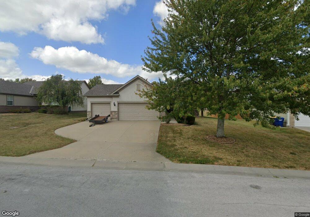 1408 SW Sapperton Rd, Raymore, MO 64083 - photo 1