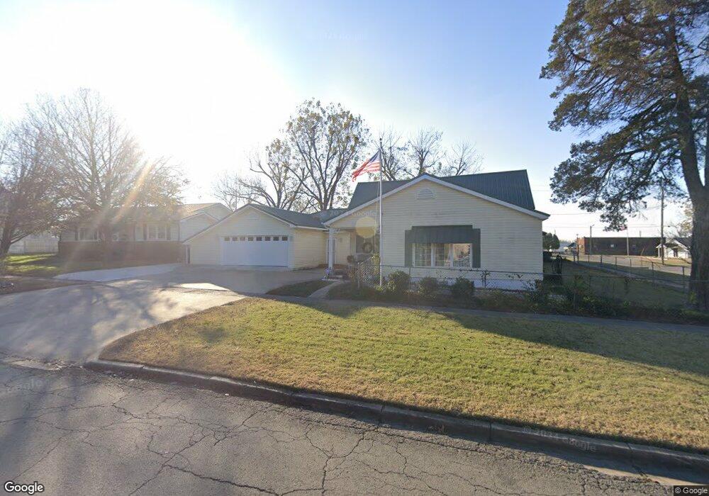 611 W Division St, Henryetta, OK 74437 - photo 1