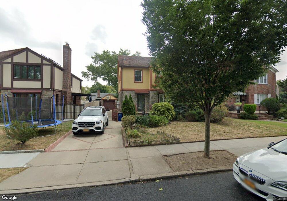 7367 196th St, Fresh Meadows, NY 11366 - photo 1