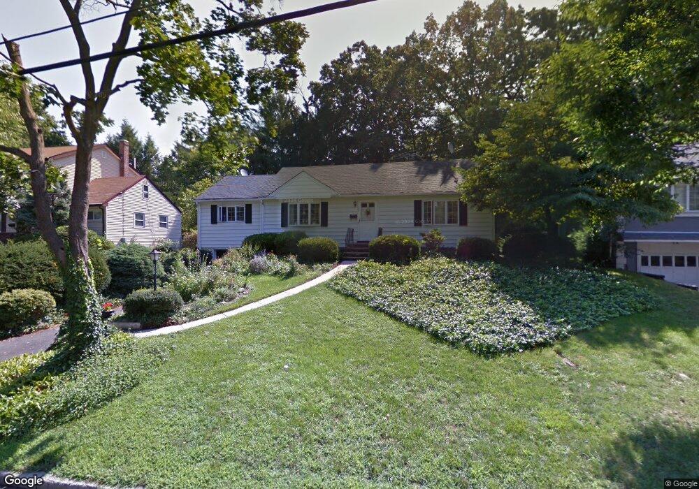 294 Wedgewood Dr, Paramus, NJ 07652 - photo 1