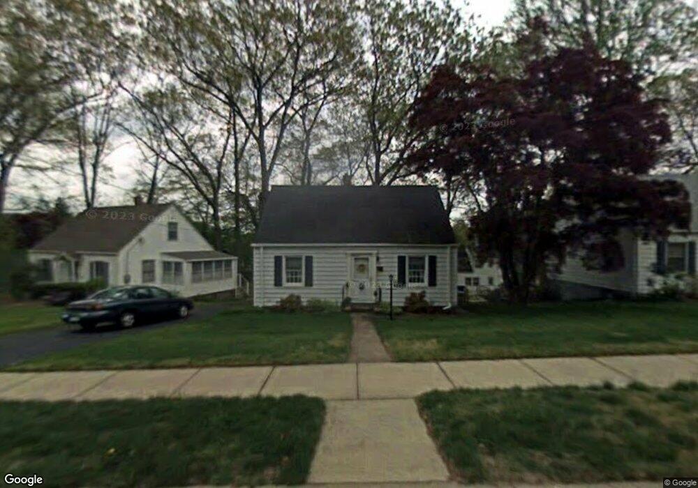 161 Lawncrest Rd, New Haven, CT 06515 - photo 1