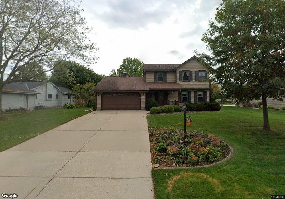 N106W17059 Juniper Dr, Germantown, WI 53022 - photo 1