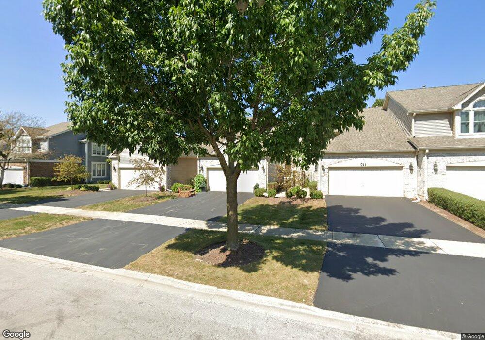 913 Heathrow Ln, Naperville, IL 60540 - photo 1