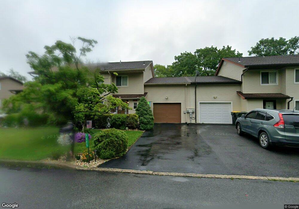 7325 E Hillcrest Ln, Slatington, PA 18080 - photo 1