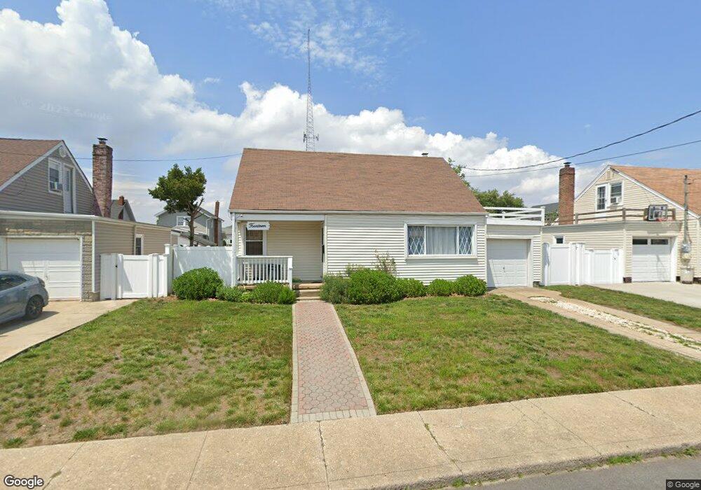 14 President St, Freeport, NY 11520 - photo 1