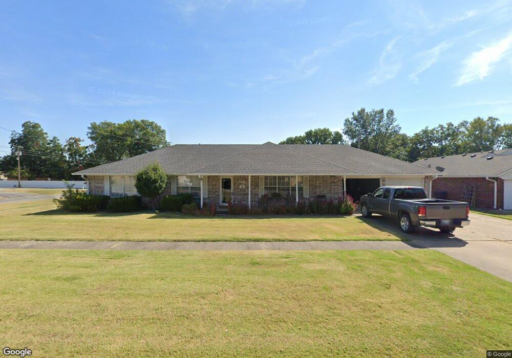 101 S Rowe St, Pryor, OK 74361 - photo 1