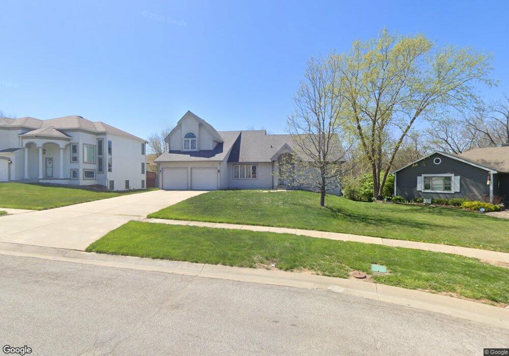 5721 SW Westport Cir, Topeka, KS 66614 - photo 1