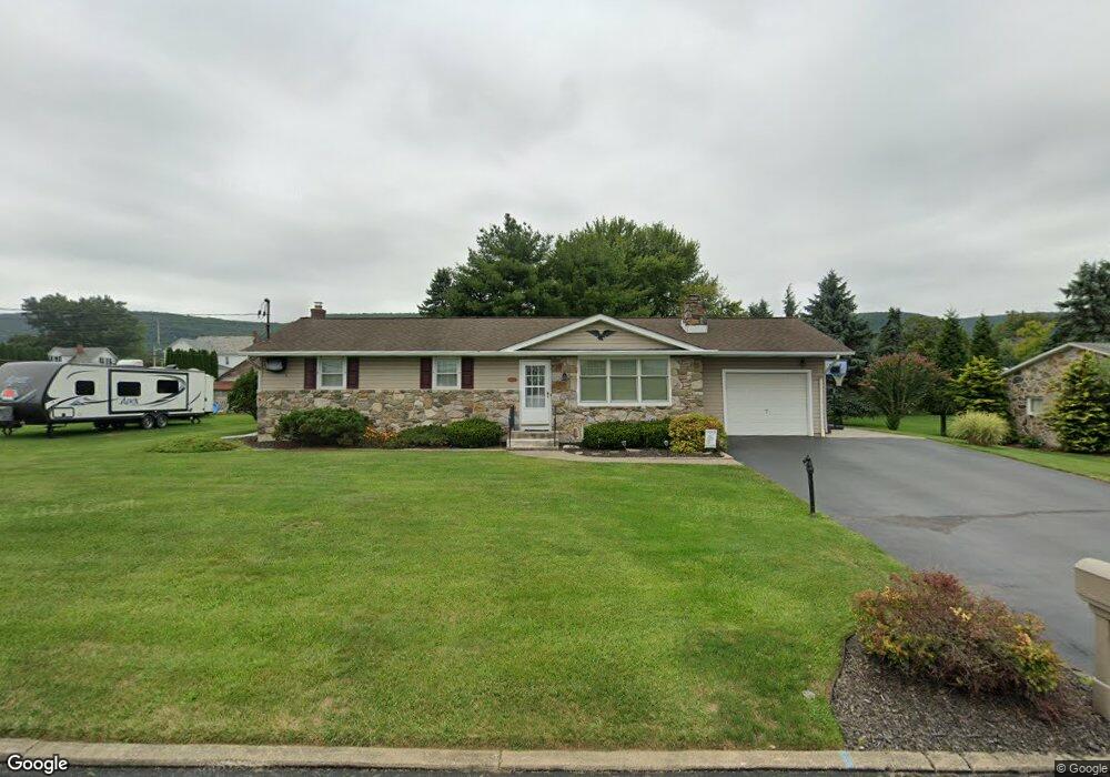 1105 Bayberry Rd, Pen Argyl, PA 18072 - photo 1